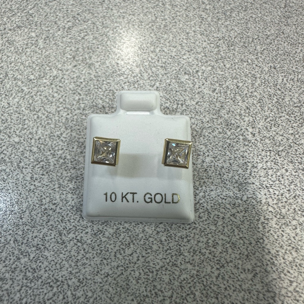 10 Kt Gold Stud Earrings